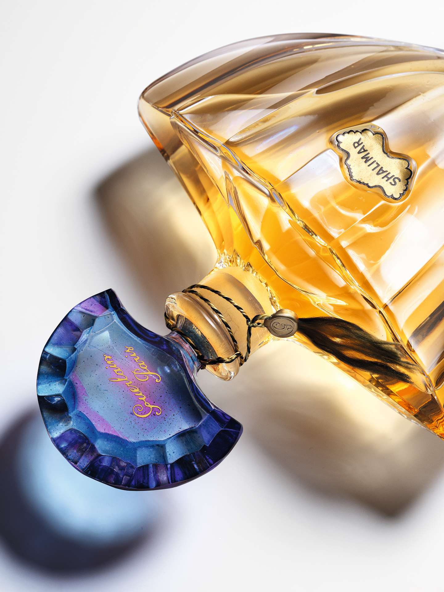 GUERLAINより、公式書籍「GUERLAIN, VISIONARY SINCE 1828」が11月13日